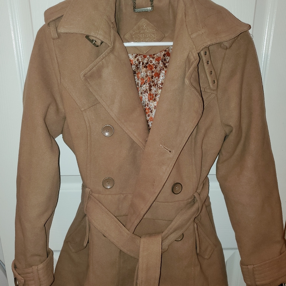Beautiful jacket with tie and buttons